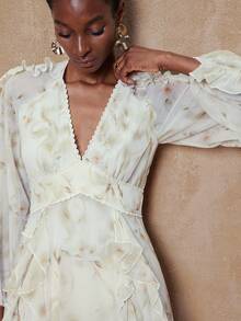 SHEIN Privé 法式V领不对称迷人设计连衣裙 - 白色 - 查看 6