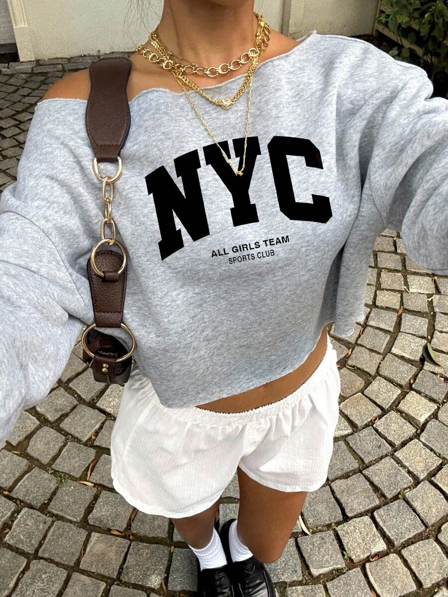 SHEIN EZwear 女式露肩纽约字母印花短款运动衫，健身舞蹈运动衫，秋冬宽松圆领长袖厚套头运动衫，时尚款式适合街头和机场穿着 - 彩色 - 查看 1