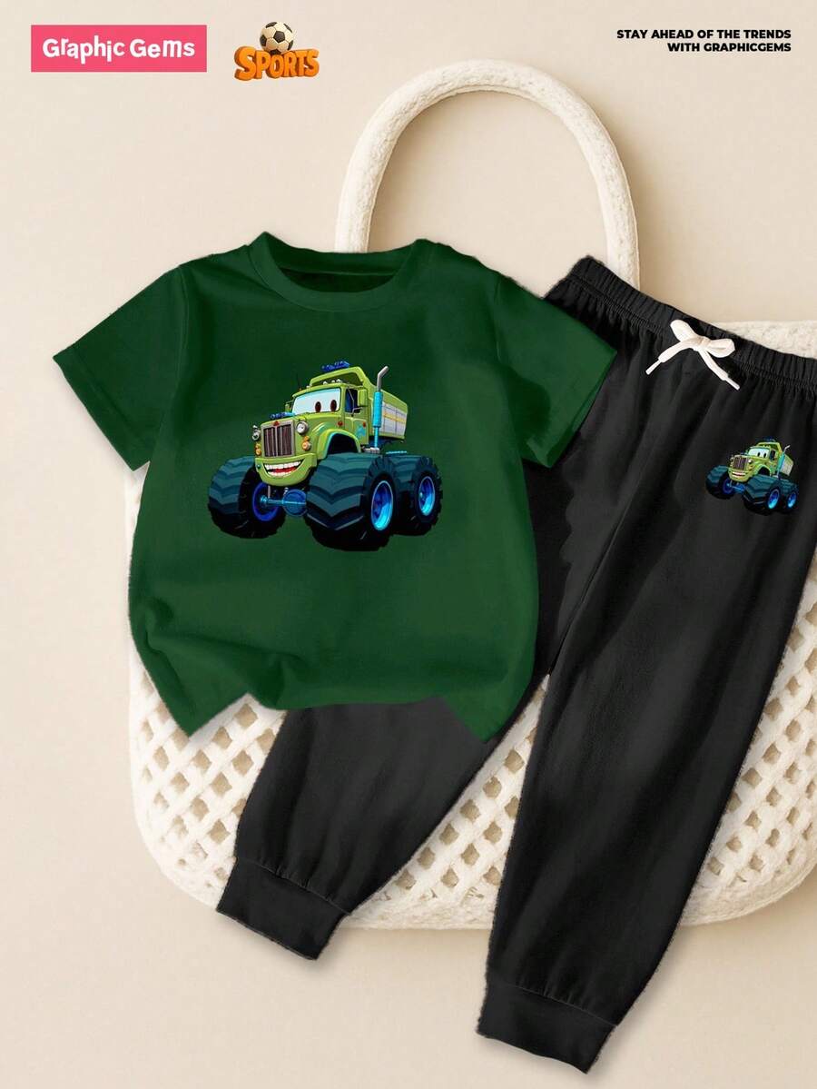 SHEIN 卡通汽车印花圆领短袖 T 恤和短裤套装，年轻男孩休闲装
