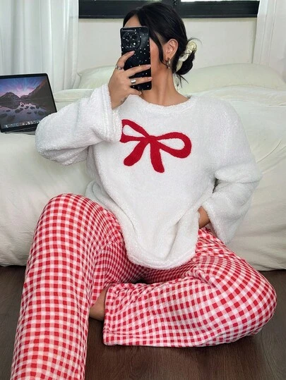 SHEIN 2 piezas Conjunto de pijama de talla grande para mujer con top de manga larga con bordado de lazo y pantalón a cuadros de felpa esponjosa, ropa de otoño e invierno, conjunto acogedor