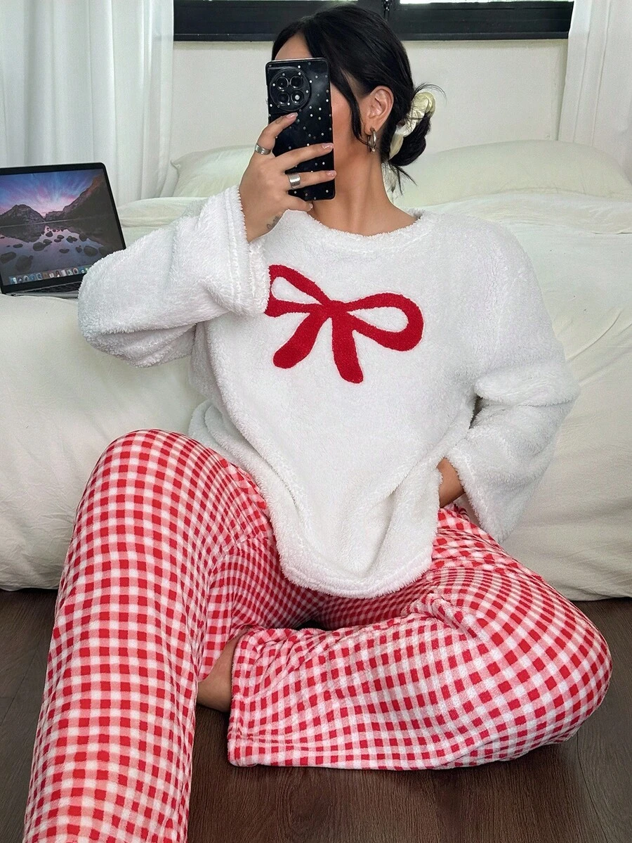 SHEIN 两件套加大码女式冬季抓绒蝴蝶结刺绣长袖上衣和格子裤蓬松睡衣套装,秋冬服装,舒适保暖套装 - 紅白色 - 查看 1