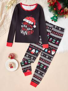 女孩舒适睡衣套装，黑色上衣搭配对比红色，正面印有圣诞祝福和圣诞帽元素，黑色下装带有像素风格的圣诞老人和礼物图案，采用弹性丝滑面料制成，适合温馨的圣诞家庭时光 - 黑色 - 查看 5