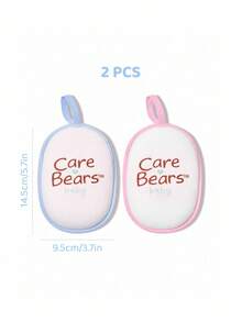 SHEIN X Care Bears 2 件装婴儿沐浴海绵，可爱卡通蓝色和粉色儿童沐浴球泡沫擦洗器