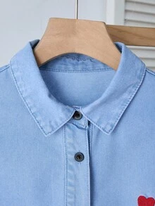 SHEIN 少女时尚休闲 Y2K 复古酷炫街头返校学院风心形刺绣图案蓝色牛仔长袖宽松衬衫，柔软舒适，适合日常穿着，也适合秋冬季节、锐舞派对和居家穿着。蓝色牛仔衬衫，蓝色纽扣衬衫。 - 藍色 - 查看 6