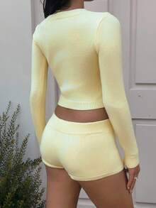 SHEIN Unity Conjunto de 2 peças de cardigan de malha com abotoamento simples e shorts de malha feminino, casual, versátil, gola redonda, manga comprida, cor sólida - Amarelo - Ver 2