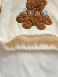 Genkimix Kids Set de pijamale din fleece cu 2 bucăți pentru copii mici, broderie cu ursuleți de desene animate drăguți, umeri căzuți, decolteu rotund, mânecă lungă + piesă de casă casual cu mânecă lungă, imprimeu în carouri albastru și alb, picior drept, toamnă/iarnă