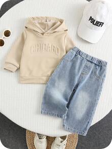 SHEIN 2 件婴儿男童/女童秋冬连帽压花卫衣帽衫搭配浅蓝色牛仔阔腿裤，中性婴儿服装，婴儿冬装 - 彩色 - 查看 1