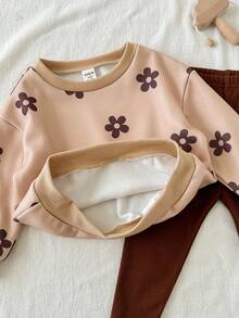 Loomiva 2 件套女婴花卉印花针织柔软圆领长袖运动衫和松紧腰裤套装，休闲装适合秋冬季、室内、室外 - 彩色 - 查看 3