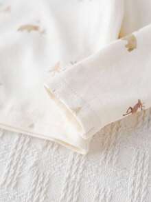 Cozy Pixies 2 件套男婴驯鹿卡通图案针织柔软圆领长袖套头衫和棕色调围兜工装裤套装 - 卡其色 - 查看 5