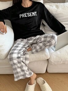 DAZY Conjunto de pijama de franela con bordado de letras y pantalones a cuadros esponjosos para mujer, ropa de otoño e invierno, conjunto acogedor - Negro - Ver 10