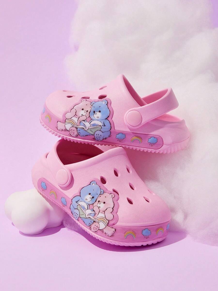 SHEIN X Care Bears 可爱卡通粉色彩虹云朵图案女童儿童花园拖鞋,适合儿童和婴儿,透气速干,轻便耐用的EVA材质,适合室内外穿着,可在室内、浴室、游乐场、游泳池、海滩等场所穿着。 - 粉色 - 查看 1
