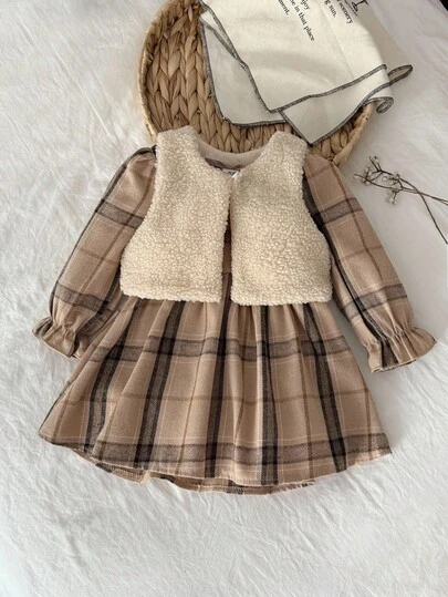 SHEIN 女孩复古格子连衣裙 + 人造毛皮背心两件套，长袖喇叭袖，秋冬甜美装扮