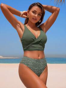 SHEIN Swim 夏季海灘無鋼環純色V領上衣與波點印花三角比基尼下褲，分體比基尼套裝 - 軍綠色 - 查看 1