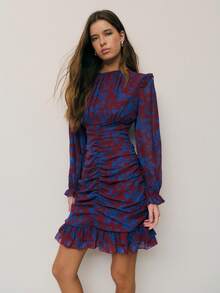 Nöista Jesienna sukienka o trójwymiarowym, plisowanym wzorze, który podkreśla talię i podkreśla figurę. Subtelne falbany zdobią ramiona i mankiety, tworząc słodki, warstwowy efekt. Idealna na jesień i zimę. Idealna na randki, imprezy i inne stylowe okazje. - Wielokolorowe - Zobacz 2