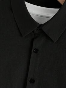 Manfinity Homme 男士简约休闲纯色前扣短袖衬衫和裤子套装 - 黑色 - 查看 4