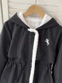 SHEIN Áo khoác parka thêu có mũ trùm đầu cho bé gái tuổi teen, có lớp lót giữ nhiệt, áo khoác mùa thu/đông cho bé gái, áo khoác có mũ trùm đầu màu đen cho bé gái, áo khoác lót lông cừu màu đen cho bé gái, áo khoác có mũ trùm đầu cho bé gái, áo khoác lông cừu thời trang có khóa kéo cho bé gái, áo khoác lông cừu cho bé gái, áo khoác Sherpa cho bé gái màu đen - màu đen - Xem 9