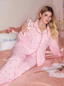SHEIN Conjunto de pijama de talla grande con lazo dulce y estampado de rayas en la parte superior y pantalones, ropa de otoño e invierno - Rosa - Ver 1