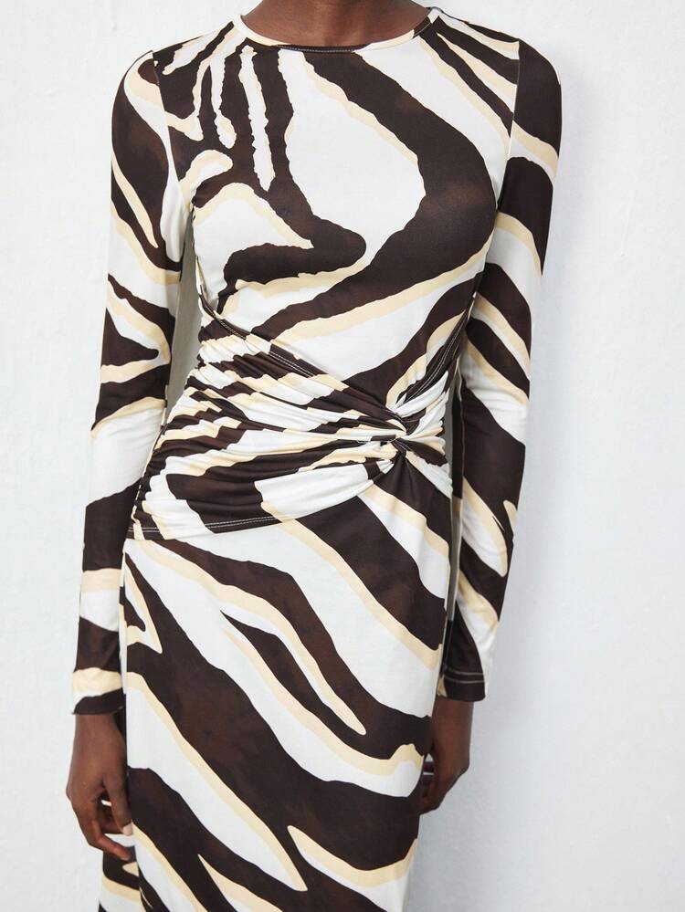 SHEIN Maija Vestido Preto e Branco Feminino com Bloco de Cores em Contraste, Padrão Geométrico Listrado, Gola Redonda, Manga Longa, Ajustado com Linha H e Detalhe Torcido na Frente, Vestido Casual Urbano Chique para Escritório, Eventos Sociais e Férias, com Elegância Discreta e Versátil
