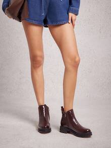 SHUZIA Botines Chelsea de tacón bajo con suela de clavos, minimalistas y cómodos con cremallera para mujer - Marrón Chocolate - Ver 4