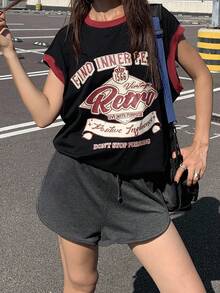 DAZY Camiseta de manga corta con texto gráfico de ajuste holgado informal, adecuada para uso diario Y2K - Negro - Ver 11