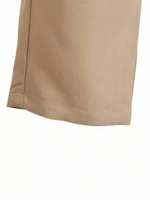 SHEIN 男童两件套西装套装，包含1件纯色宽松休闲西装外套（撞色口袋和纽扣设计），以及1条纯色松紧腰休闲裤。这款优雅简约的商务风格服装适合生日派对、典礼、婚礼、返校和节假日穿着。 - 卡其色 - 查看 3