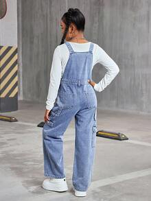 SHEIN Sparklyn Quần yếm denim và áo liền quần cho bé gái tuổi teen, trang phục thường ngày ngọt ngào cho mùa hè! Được làm từ vải denim thoải mái, màu xanh nhạt, có túi nắp phía trước, cài nút eo bên hông dễ mặc, dáng rộng thoải mái, thiết kế ống rộng và cạp cao giúp tôn dáng. Thích hợp cho các buổi đi chơi hàng ngày, thường ngày ở trường, mùa tựu trường, du lịch và nghỉ dưỡng, giúp bạn nổi bật giữa đám đông. - Rửa nhẹ - Xem 3