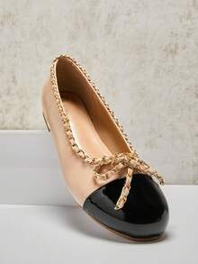 SHUZIA أحذية باليه أنيقة للسيدات مزينة بسلسلة