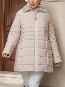 SHEIN Clasi 大码女士优雅加厚毛领浅卡其色外套，适合秋季、冬季、外出、工作、办公室穿着，也适合商务女性、办公室职业装、大码办公室女装、秋季工作女装。这款外套防风防水，加厚抓绒内里，保暖舒适，是冬季大码外套的理想之选。 - 卡其色 - 查看 6