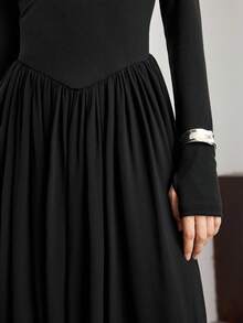 Ontre 女式黑色拼布修身上衣和多层 A 字裙,优雅精致的都市休闲商务装,低调奢华的氛围,高品质的机场/巡航装,适合所有季节的百搭单品,非常适合派对和社交场合 - 黑色 - 查看 6