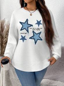 EMERY ROSE بلوزة رياضية بيضاء مطبوعة بنجوم زرقاء بتصميم بسيط وعصري مناسبة للمقاسات الكبيرة، مناسبة للخريف/الشتاء