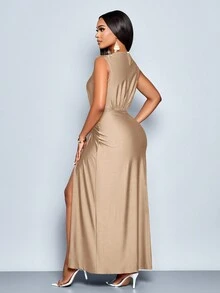 SOLERSUN 女士优雅纯色褶皱镂空时尚金属环扣小众设计褶皱开衩无袖长款连衣裙 - 卡其色 - 查看 2