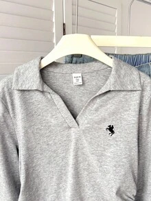 少女灰色百搭长袖T恤，设计师款，夏季休闲图案刺绣Polo衫，及腰修身剪裁，干净利落的灰色长袖上衣，Y2K风格上衣 - 灰色 - 查看 5