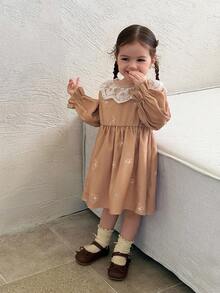 SHEIN Kleid mit Spitzenkragen, Schmetterlingsstickerei und Cord-Langarm für Baby Mädchen, Herbst/Winter - Khaki - Übersicht 7