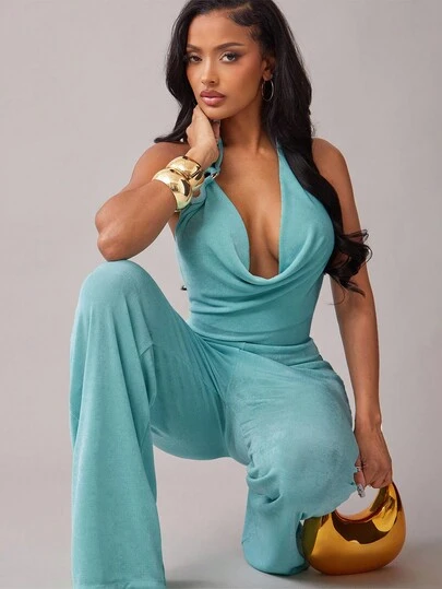 Radiana Sexig och elegant halterneck-jumpsuit utan rygg i aquablått för kvinnor, lämplig för dejter, sammankomster, fester, nattklubbar, karnevaler