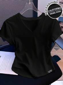 SHEIN BASICS Casual Minimalist Plus Size Women's Letter Graphic V-Neck T-Shirt - Black - View 7