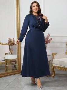 Modelyn Plus Size Women Elegant Minimalist Long Velvet Slim Dress - Royal Blue - View 4