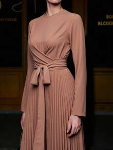 Modelyn Vestido plisado de mujer con cuello redondo, manga larga y cruce envolvente de unicolor - Marrón Mocha - Ver 2