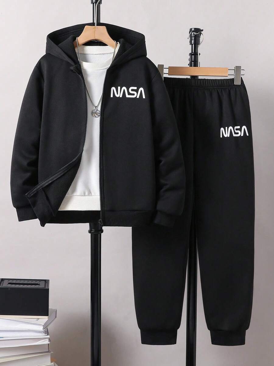 2 件套男童休闲学院风印花连帽开衫和运动裤套装，适合秋冬休闲和校园穿着 - 黑色 - 查看 1