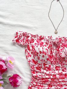 Soleia Vestido mini ajustado con hombros descubiertos, volantes y lazo delantero con estampado floral para vacaciones de verano de mujer - Rojo y blanco - Ver 5