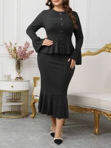 Modelyn 加大码女式纯色罗纹喇叭袖纽扣设计上衣和鱼尾下摆优雅两件套 - 深灰色 - 查看 6
