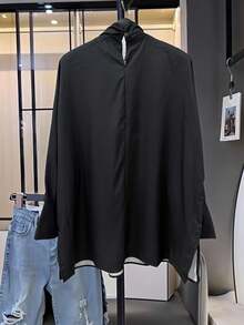 EMERY ROSE Camisa de manga larga con cuello de ojo de cerradura y estampado de retrato casual para mujer, otoño - Negro - Ver 2