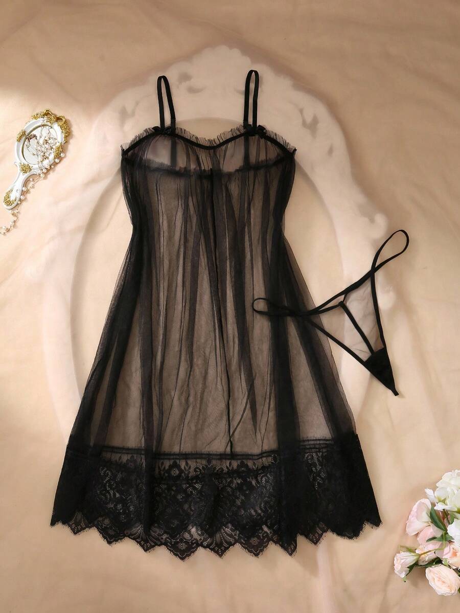 DelicateAllure 大码性感内衣套装，包括细肩带文胸和低腰丁字裤 - 黑色 - 查看 1