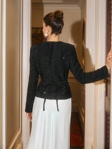Áo khoác vải tweed đính sequin đen với nơ ngọc trai giả – Áo blazer dạ hội kiểu Pháp thanh lịch, Áo blazer vải tweed nữ, Áo khoác đính ngọc trai giả, Áo blazer sequin đen, Áo khoác ngoài kiểu Pháp sang trọng, Áo blazer dạ hội, Áo khoác phong cách, Thời trang cổ điển, Áo khoác dự tiệc, Giáng sinh, Trang phục Halloween cho nữ, Áo khoác trang trí nơ thanh lịch cho nữ, Áo khoác vải tweed mùa thu, mùa đông cho nữ, Áo đính hạt. - màu đen - Xem 8