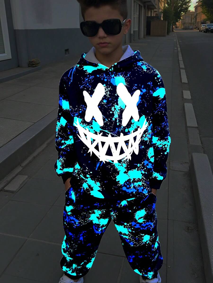 SHEIN 兒童 2 件組青少年男孩發光印花連帽衫與冬季長褲套裝，黑色，秋季，街頭風，城市度假，Y2K 萬聖節藍色火焰運動套裝