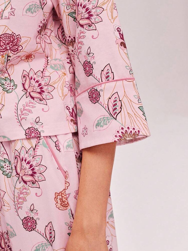 Conjunto de pijama de verano básico de algodón suave con estampado floral rosa, top abotonado y pantalones para mujer. Conjunto de lencería y pijamas de algodón con bolsillos.