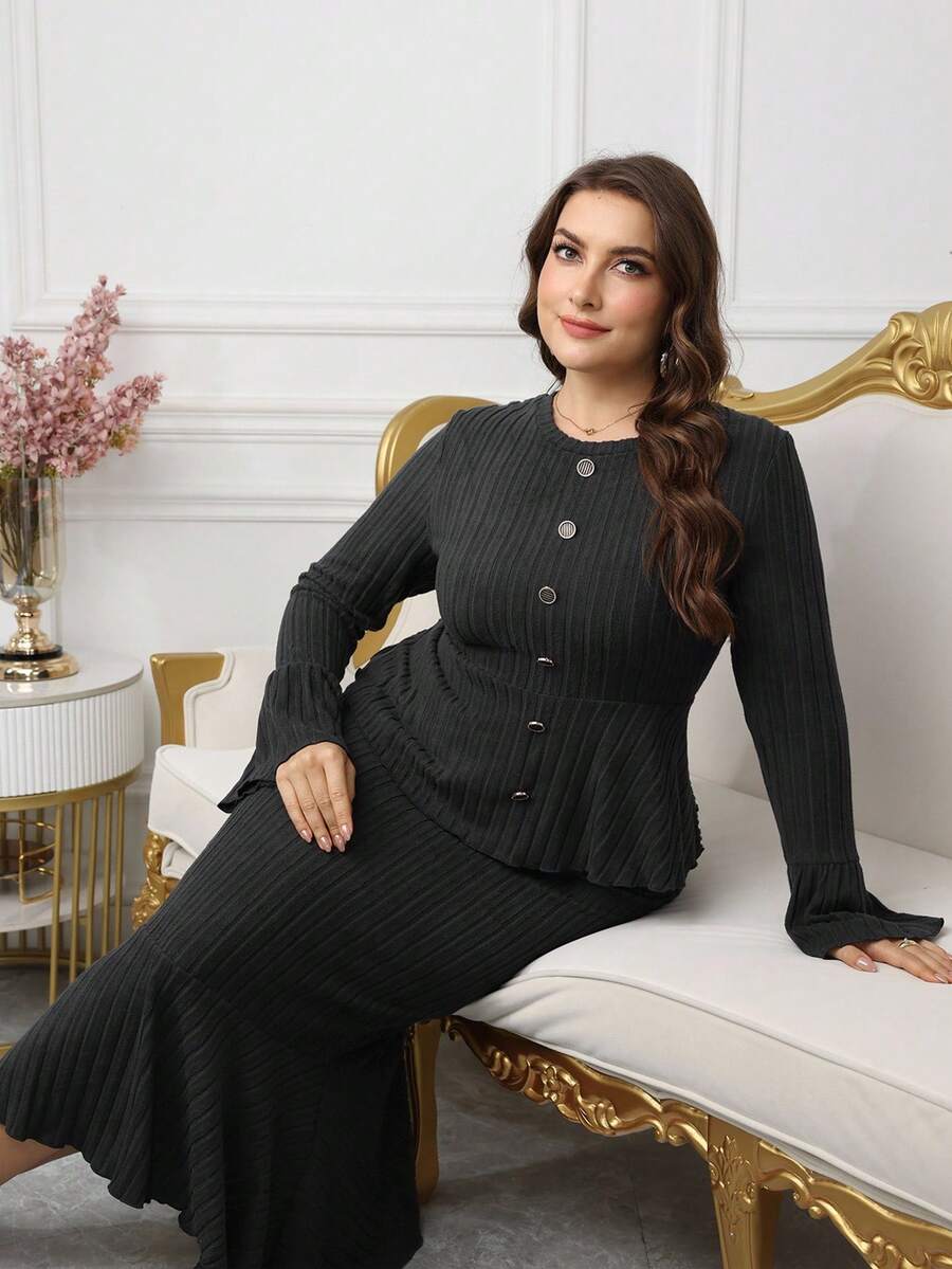 Modelyn 加大码女式纯色罗纹喇叭袖纽扣设计上衣和鱼尾下摆优雅两件套 - 深灰色 - 查看 1