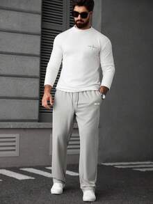 Manfinity CasualCool Pantaloni casual alla moda da uomo con tasche toppe e coulisse, pantaloni essenziali, pantaloni della tuta color grigio chiaro, Old Money, autunno - Grigio Chiaro - Visualizzare 3