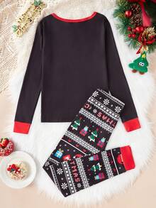 女孩舒适睡衣套装，黑色上衣搭配对比红色，正面印有圣诞祝福和圣诞帽元素，黑色下装带有像素风格的圣诞老人和礼物图案，采用弹性丝滑面料制成，适合温馨的圣诞家庭时光 - 黑色 - 查看 2