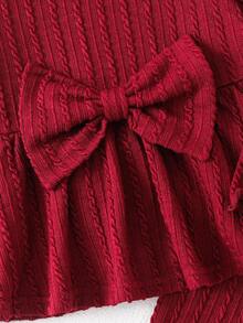 SHEIN مجموعة من قطعتين من لباس علوي بأكمام طويلة وبنطلون كاجوال ملائم للفتيات الصغيرات لفصل الخريف/الشتاء وأعياد الميلاد، مصنوعة من قماش محبوك بلون واحد مع فيونكة كبيرة، سترة من نسيج الكابل، رائعة للارتداء اليومي والمناسبات المدرسية.