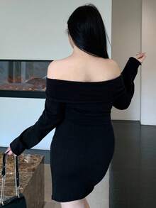 Dazy Plus Gaun Sweater Pendek Bodycon Tanpa Bahu untuk Wanita Ukuran Plus dengan Kerah, Warna Polos, Pakaian Pesta Musim Gugur/Dingin - Hitam - View 2